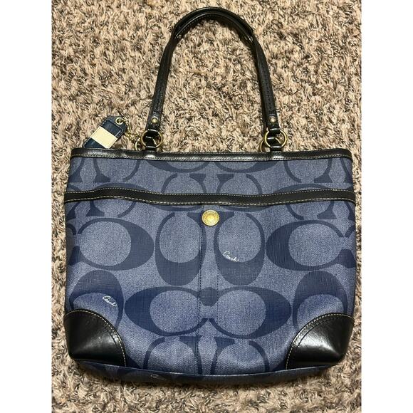 Authentic Signature Coach Bag - Picture 2 of 7